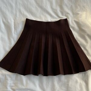 Brown pleated skirt